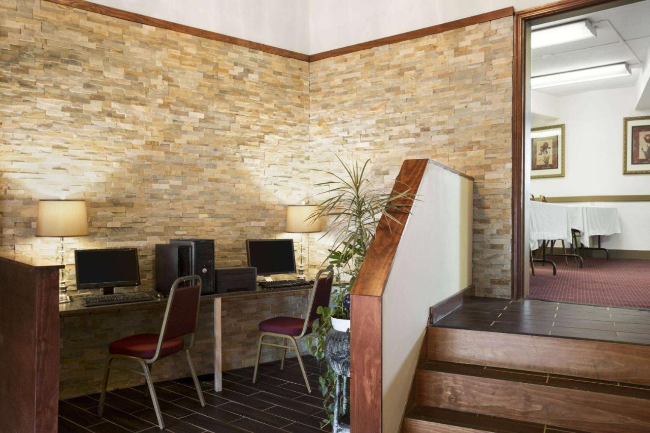 Ramadaby Wyndham Pittsburgh-New Stanton Hotel Bagian luar foto
