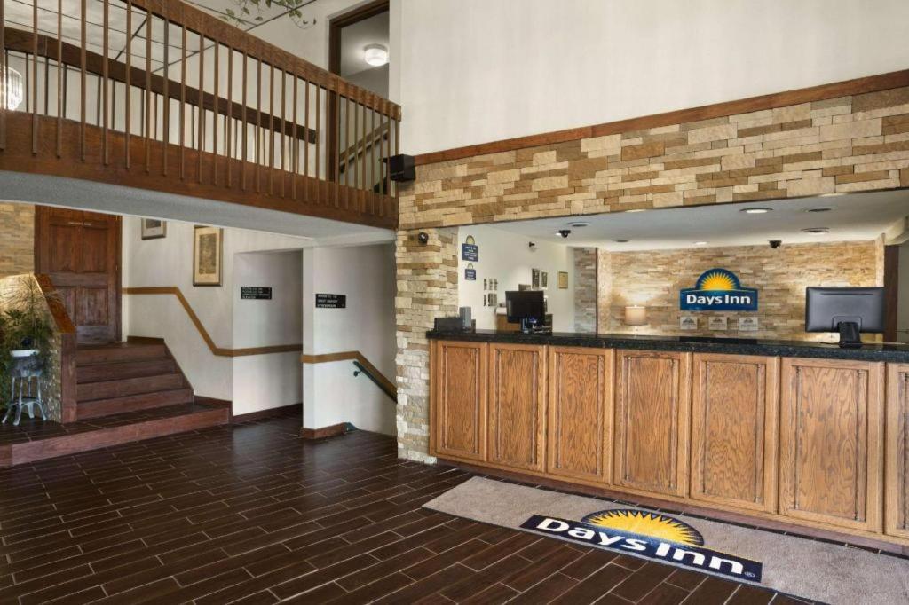 Ramadaby Wyndham Pittsburgh-New Stanton Hotel Bagian luar foto