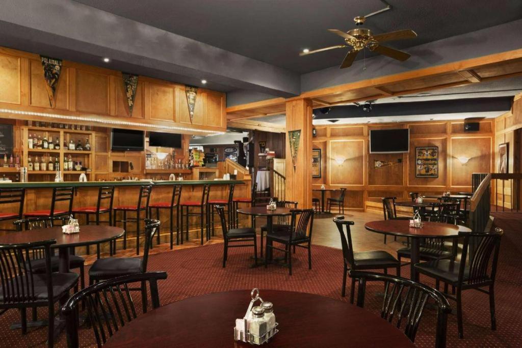 Ramadaby Wyndham Pittsburgh-New Stanton Hotel Bagian luar foto