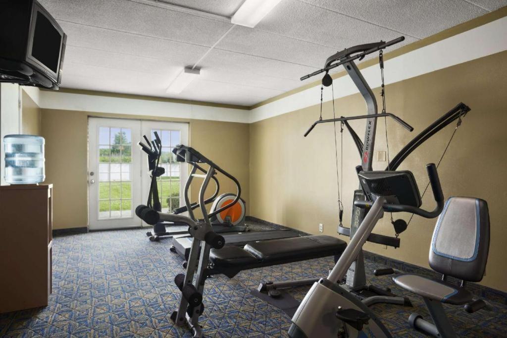 Ramadaby Wyndham Pittsburgh-New Stanton Hotel Bagian luar foto
