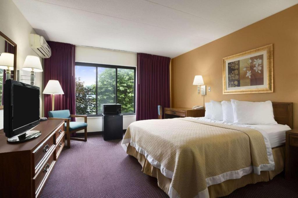 Ramadaby Wyndham Pittsburgh-New Stanton Hotel Bagian luar foto