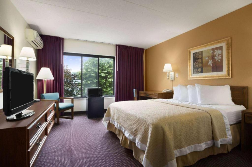 Ramadaby Wyndham Pittsburgh-New Stanton Hotel Bagian luar foto
