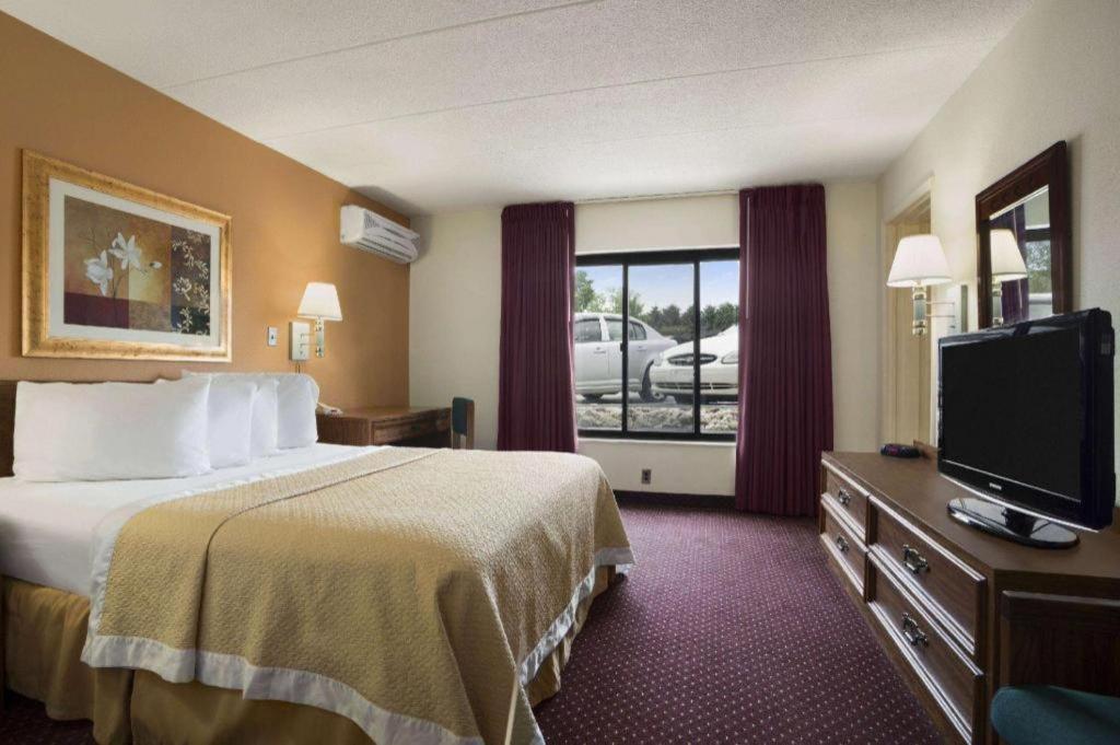 Ramadaby Wyndham Pittsburgh-New Stanton Hotel Bagian luar foto
