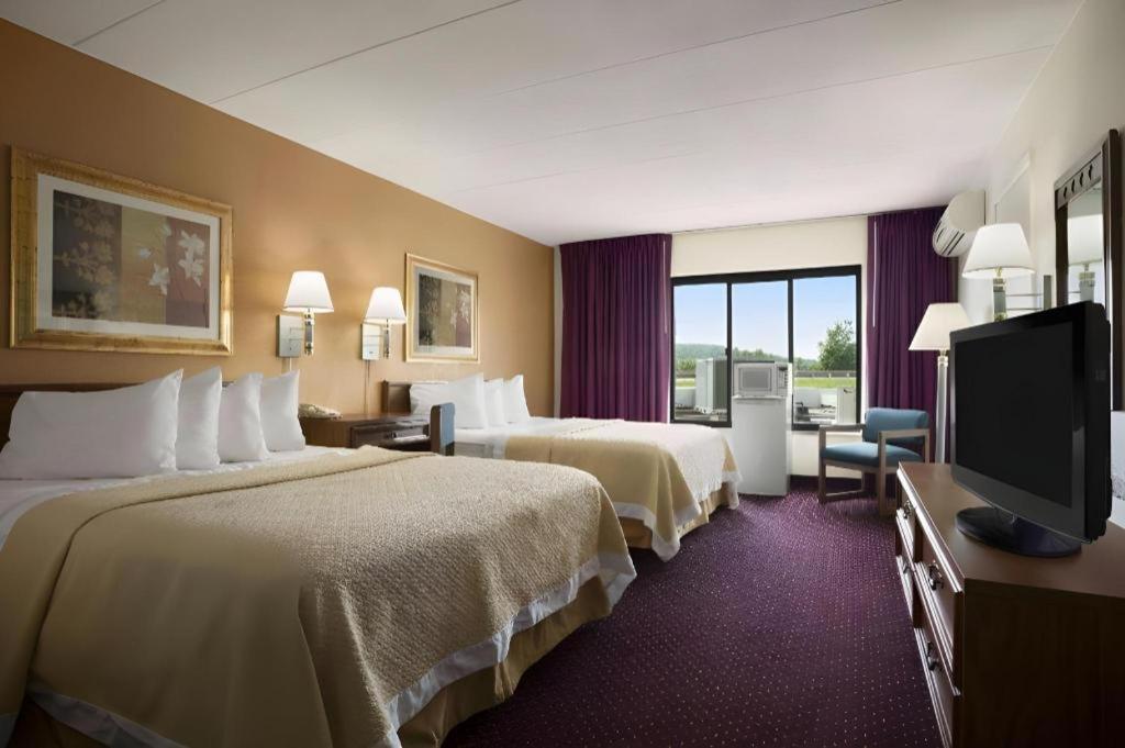 Ramadaby Wyndham Pittsburgh-New Stanton Hotel Bagian luar foto