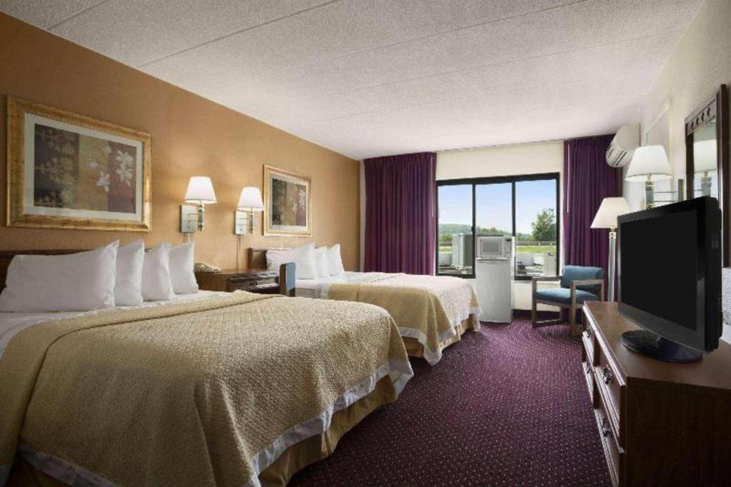 Ramadaby Wyndham Pittsburgh-New Stanton Hotel Bagian luar foto