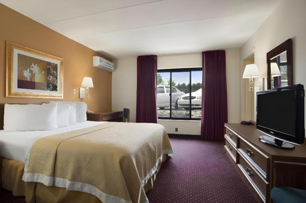 Ramadaby Wyndham Pittsburgh-New Stanton Hotel Bagian luar foto
